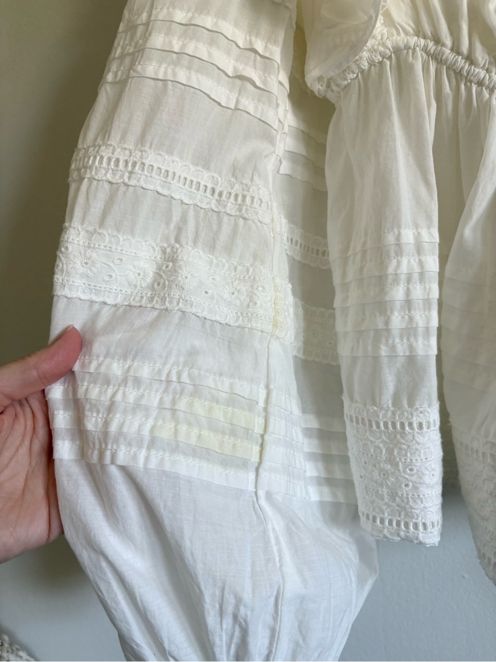 FARM Rio Off White Square Neckline Ruffle Blouse - Picture 8 of 8